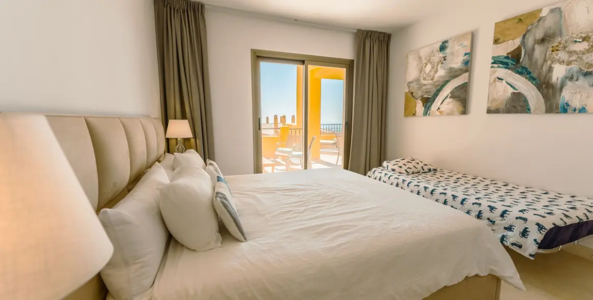 Sale of middle floor apartment in Atalaya 19