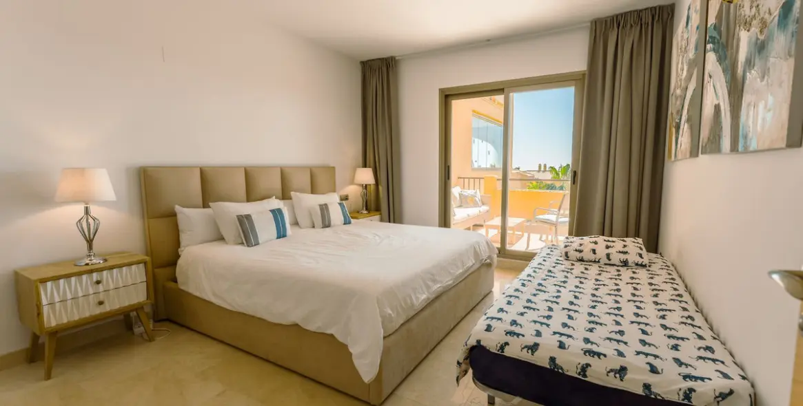 Sale of middle floor apartment in Atalaya 20