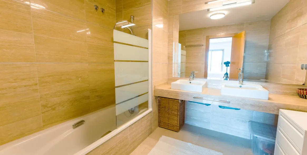 Sale of middle floor apartment in Atalaya 21