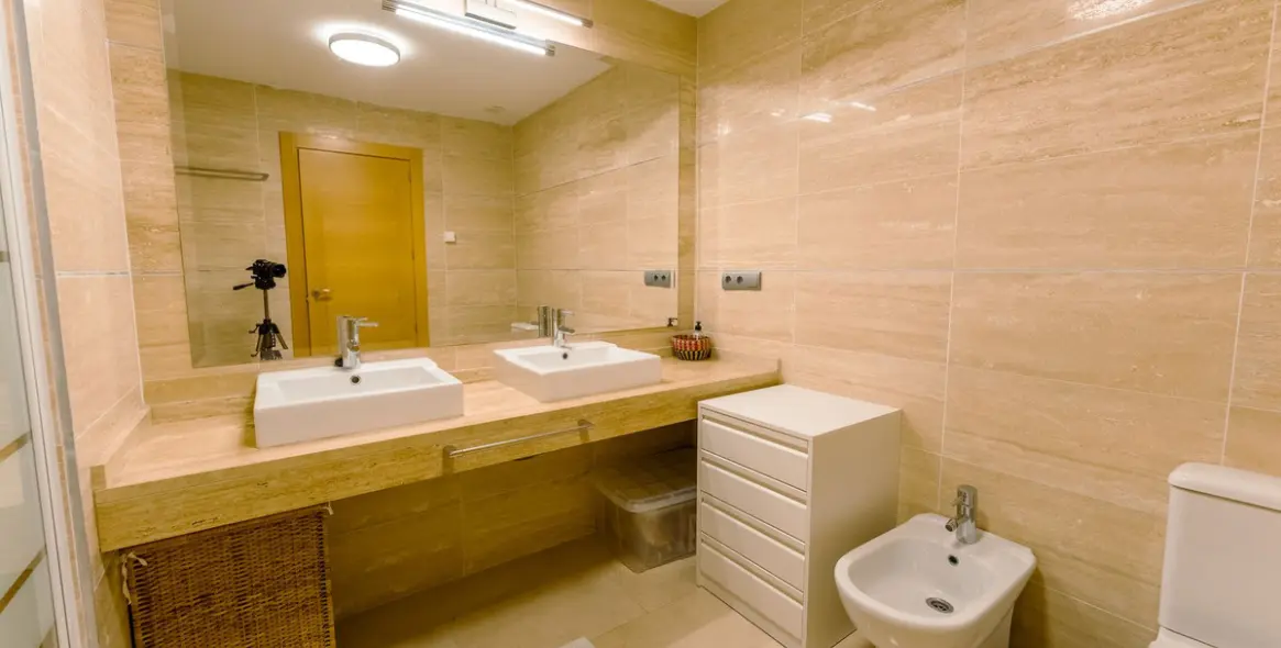 Sale of middle floor apartment in Atalaya 22