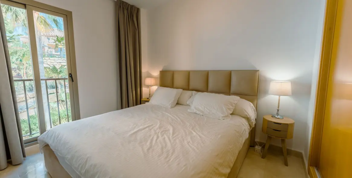 Sale of middle floor apartment in Atalaya 23