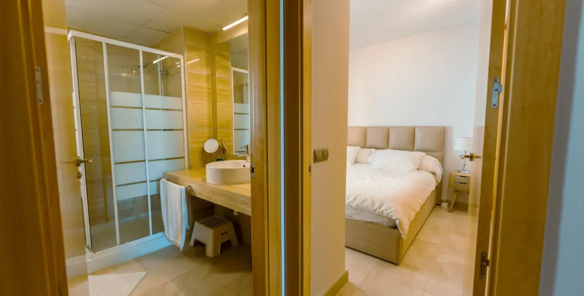 Sale of middle floor apartment in Atalaya 25