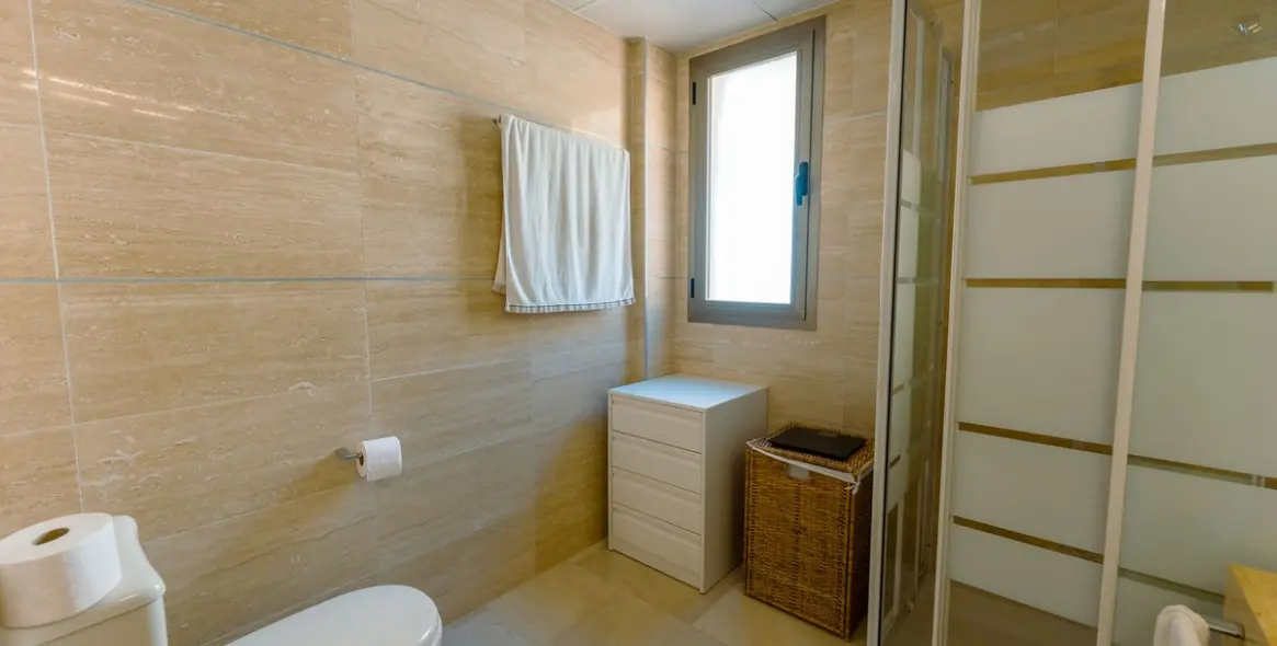 Sale of middle floor apartment in Atalaya 28