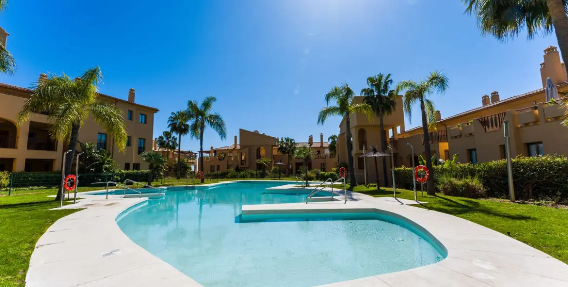 Sale of middle floor apartment in Atalaya 30