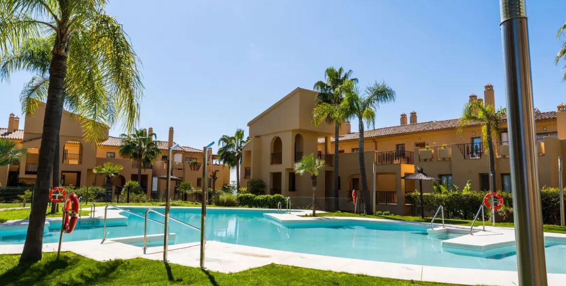 Sale of middle floor apartment in Atalaya 31