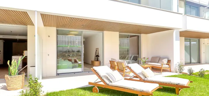 Sale of ground floor apartment in Elviria 0