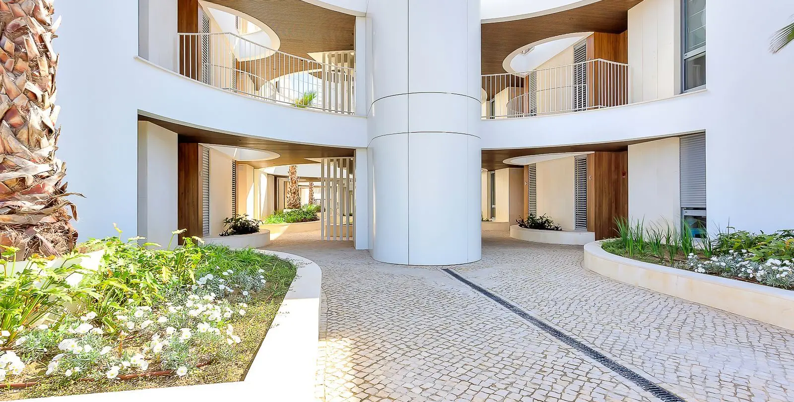Sale of ground floor apartment in Elviria 35