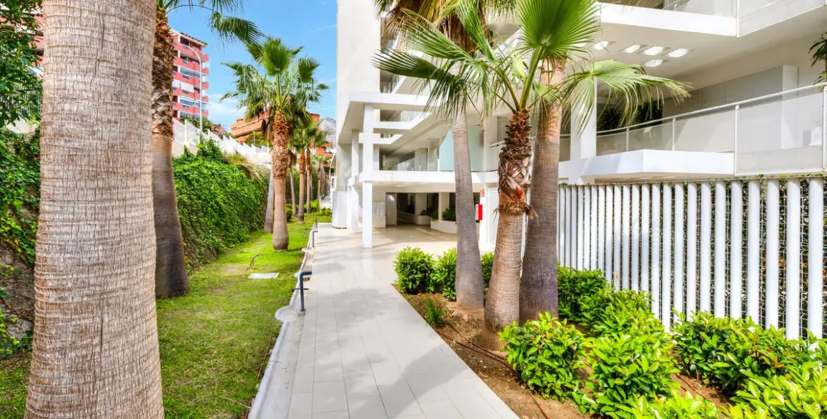 Sale of ground floor apartment in Benalmadena Costa 4