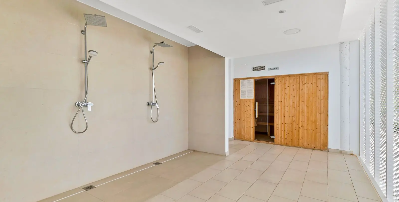 Sale of ground floor apartment in Benalmadena Costa 25