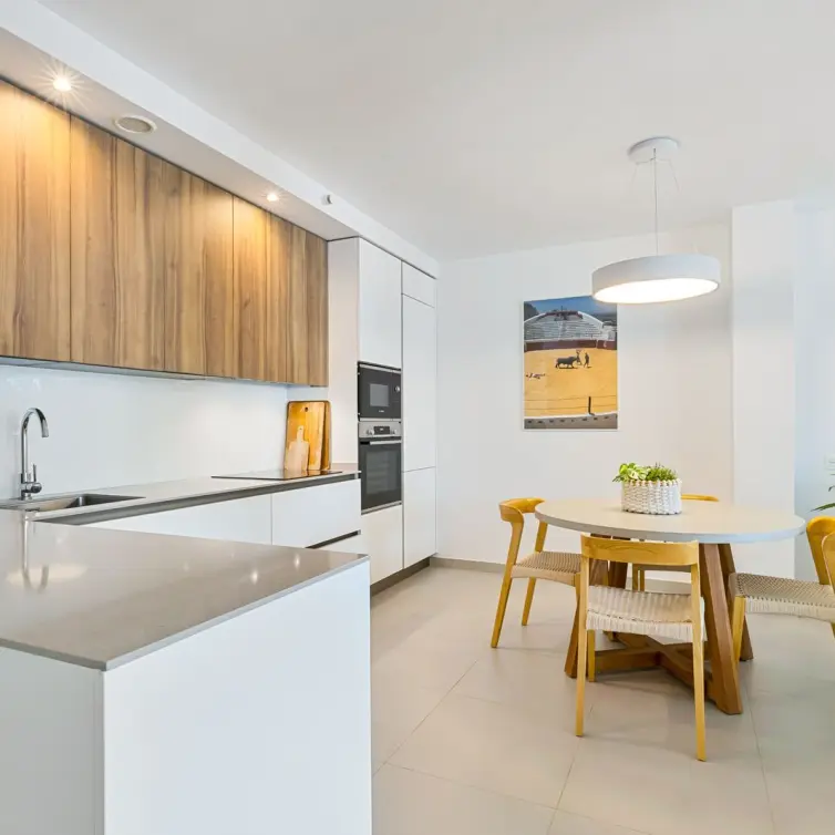 Продажа апартаментов на первом этаже в Benalmadena Costa