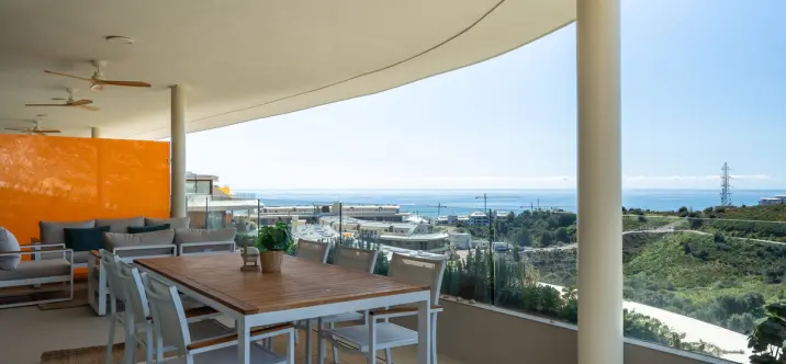 Продажа апартаментов на среднем этаже в Higueron 0