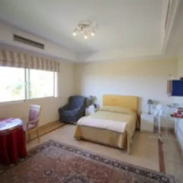 Venta de apartamento en planta media en Marbella