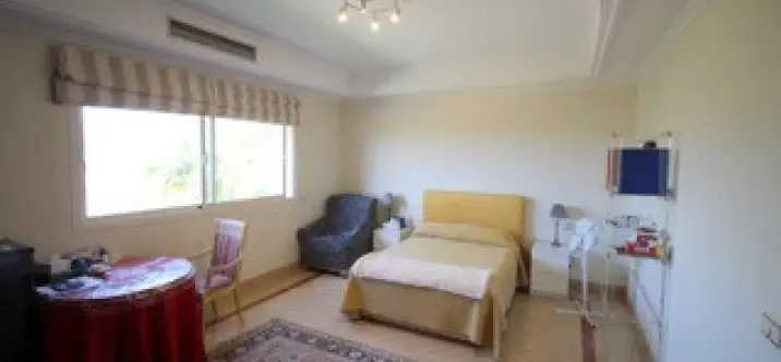 Venta de apartamento en planta media en Marbella 1