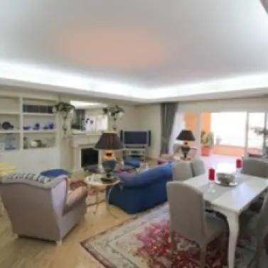 Venta de apartamento en planta media en Marbella