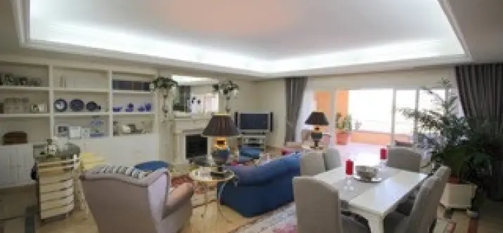 Venta de apartamento en planta media en Marbella 3