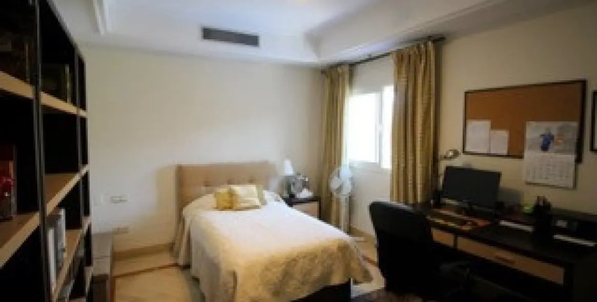 Venta de apartamento en planta media en Marbella 5