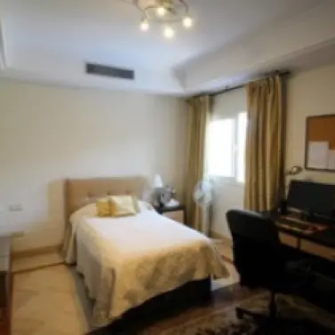 Venta de apartamento en planta media en Marbella