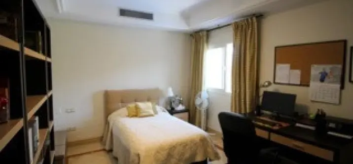 Venta de apartamento en planta media en Marbella 4