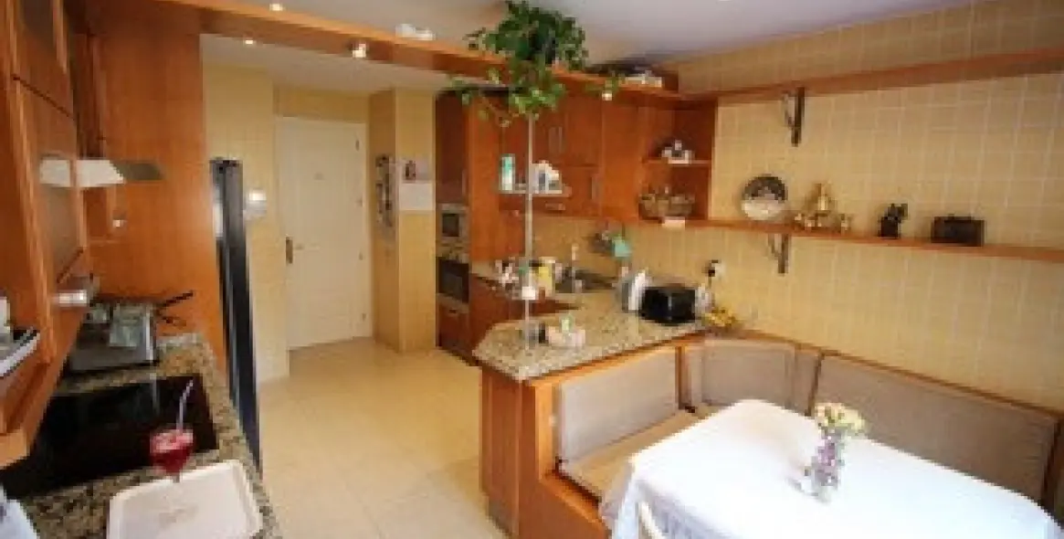 Venta de apartamento en planta media en Marbella 6