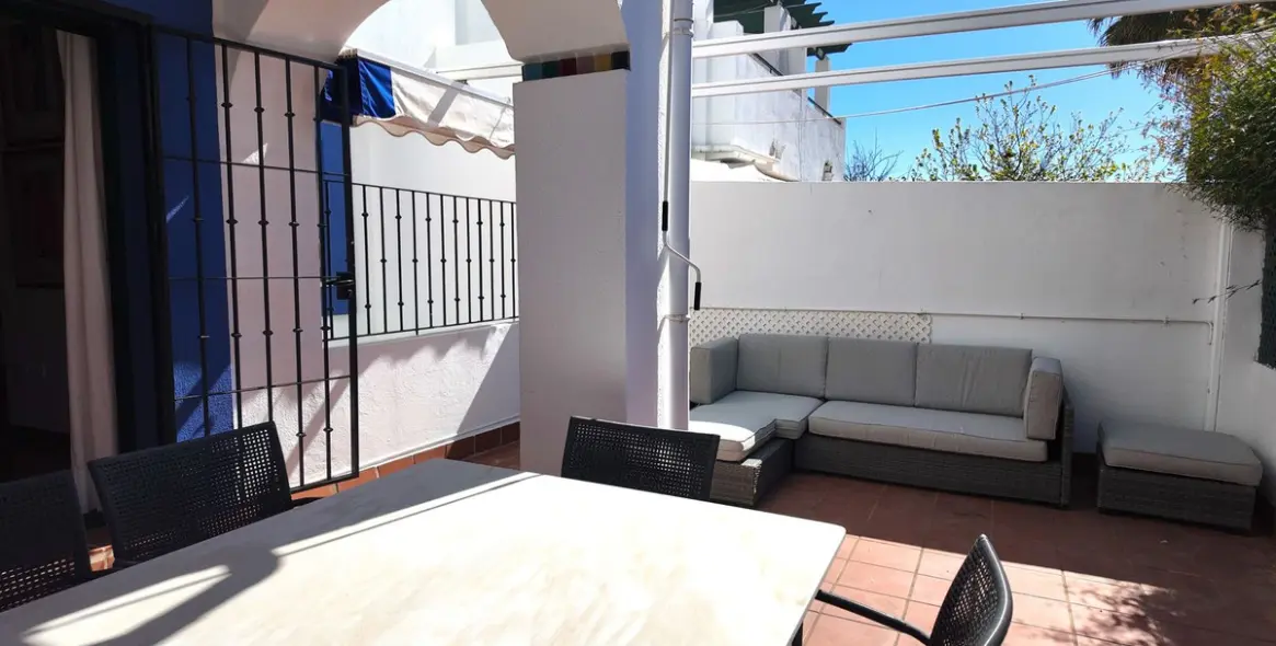 Venta de adosado en San Pedro de Alcántara 12