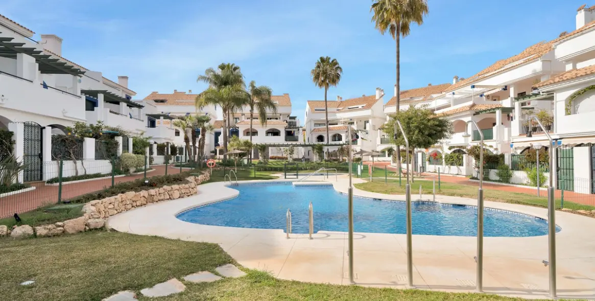 Venta de adosado en San Pedro de Alcántara 13