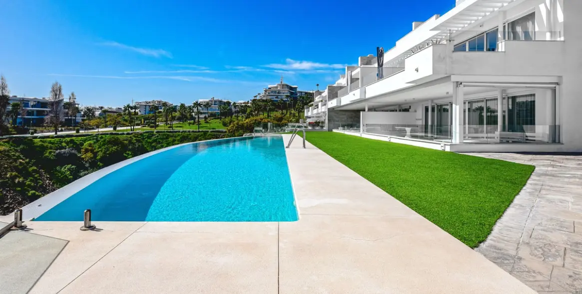 Venta de apartamento en planta media en Benalmadena Costa 1