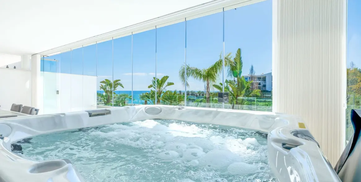 Venta de apartamento en planta media en Benalmadena Costa 2