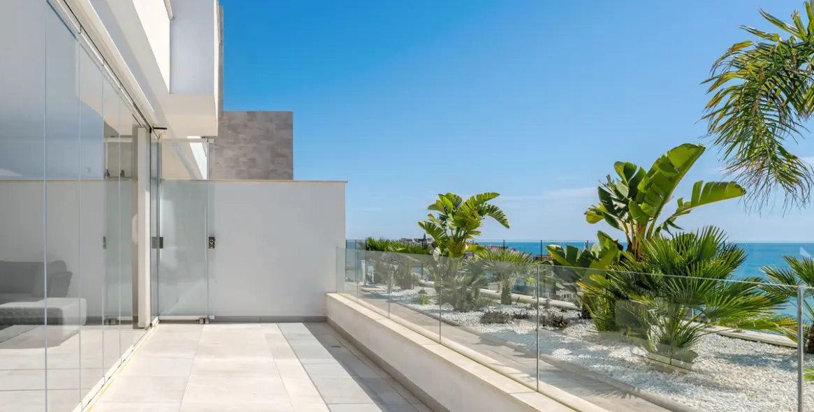 Venta de apartamento en planta media en Benalmadena Costa 13