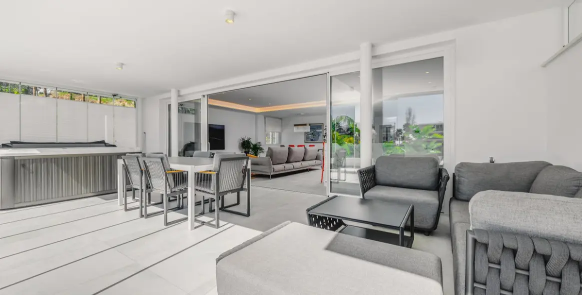 Venta de apartamento en planta media en Benalmadena Costa 15