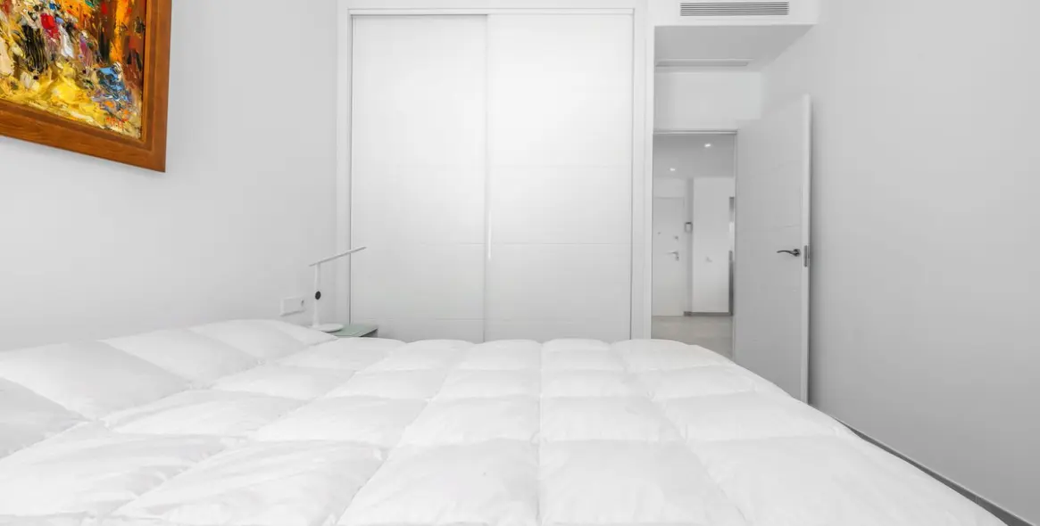 Venta de apartamento en planta media en Benalmadena Costa 19