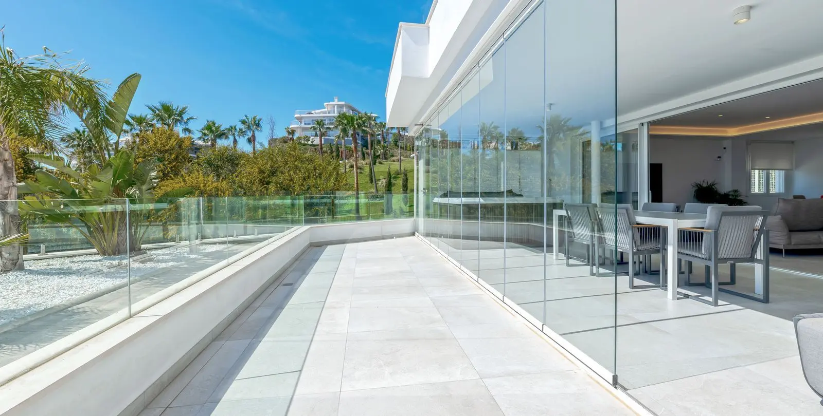 Venta de apartamento en planta media en Benalmadena Costa 11