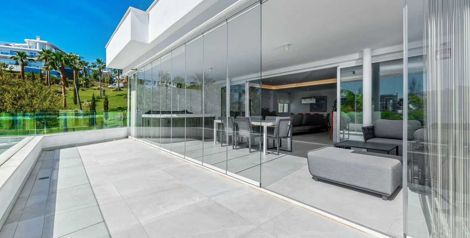 Venta de apartamento en planta media en Benalmadena Costa 12