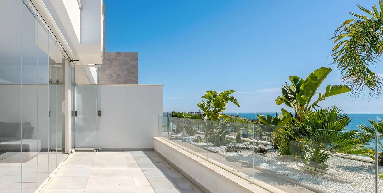 Venta de apartamento en planta media en Benalmadena Costa 13