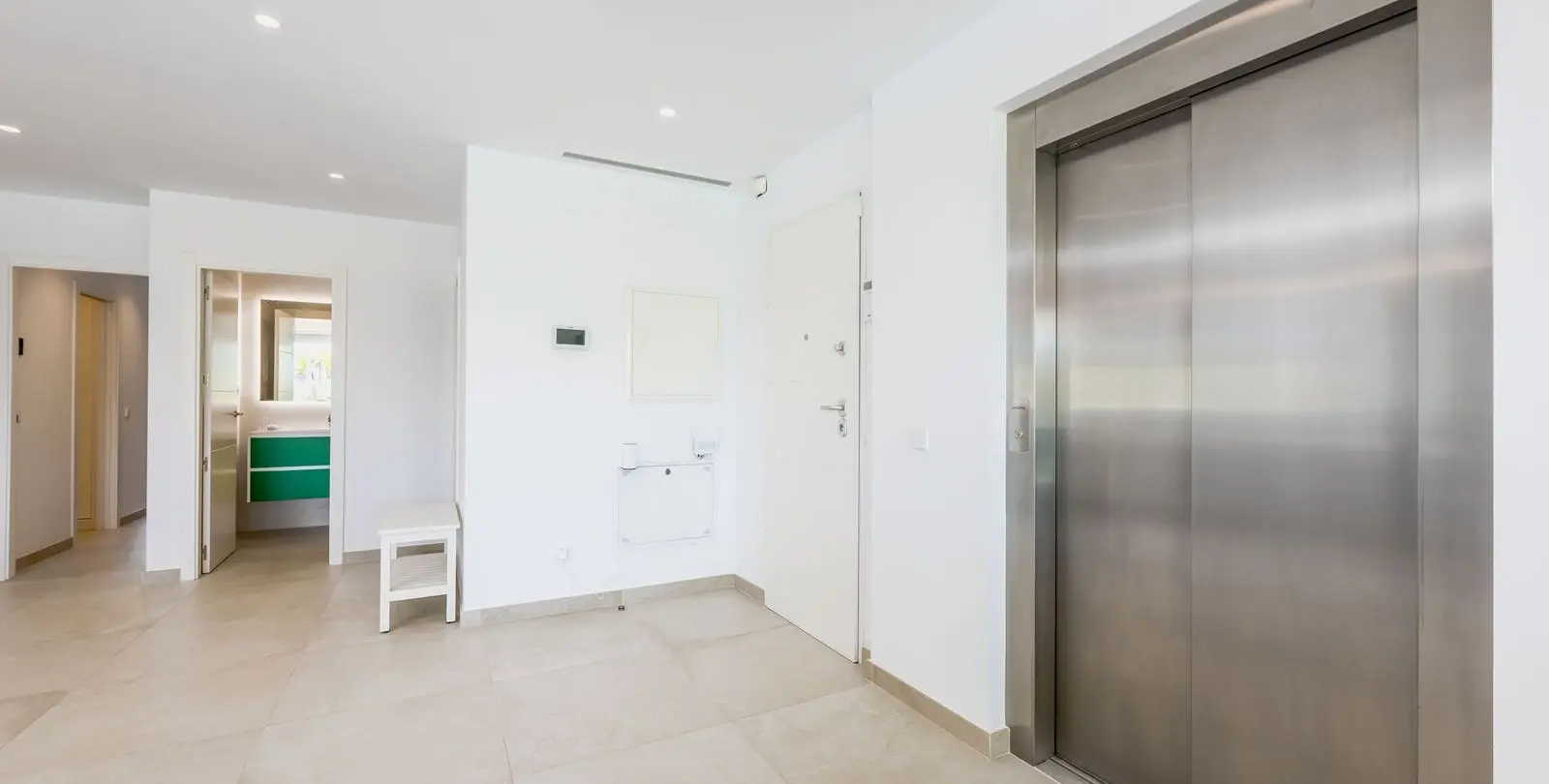 Venta de apartamento en planta media en Benalmadena Costa 16