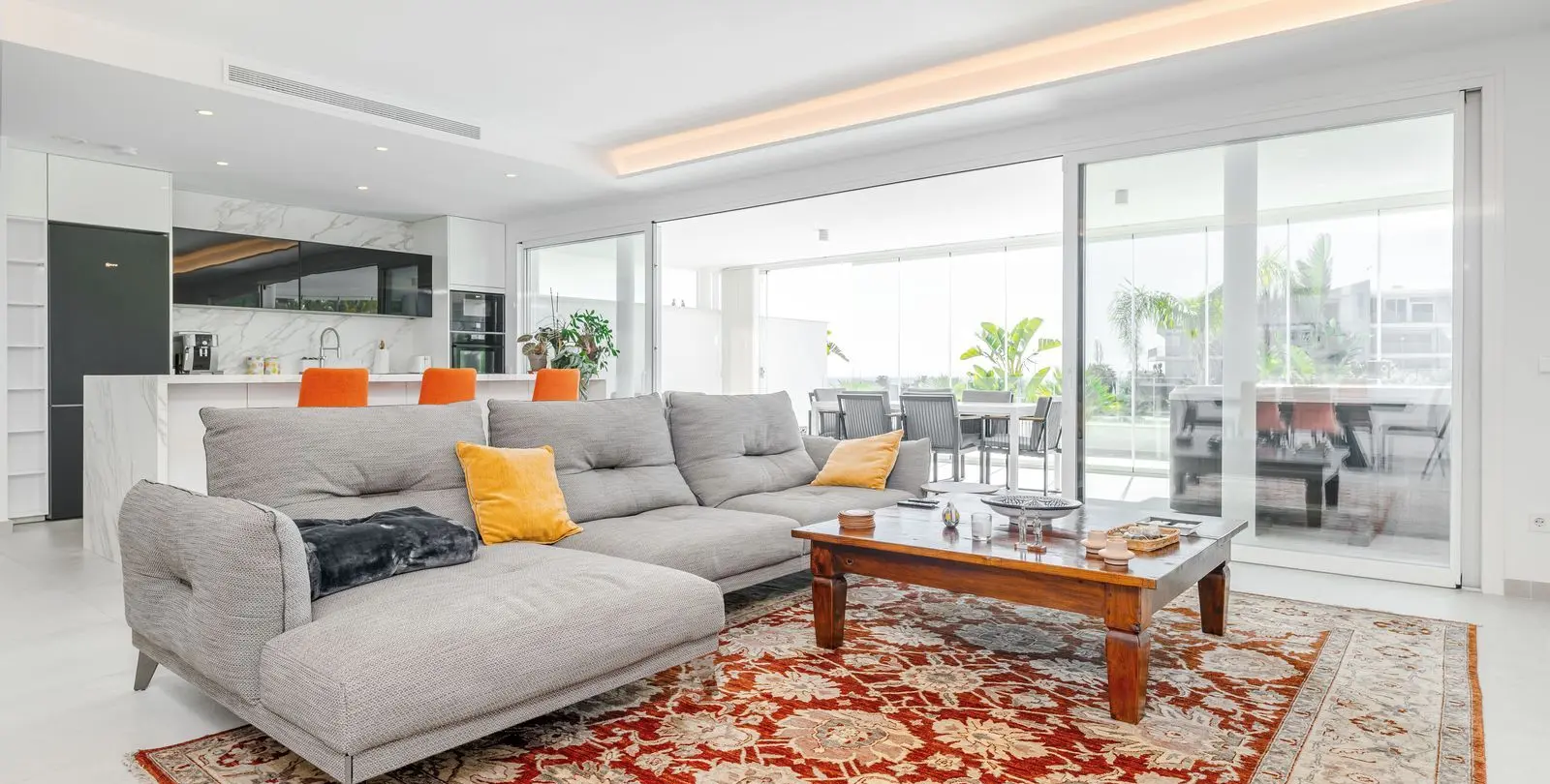 Venta de apartamento en planta media en Benalmadena Costa 46
