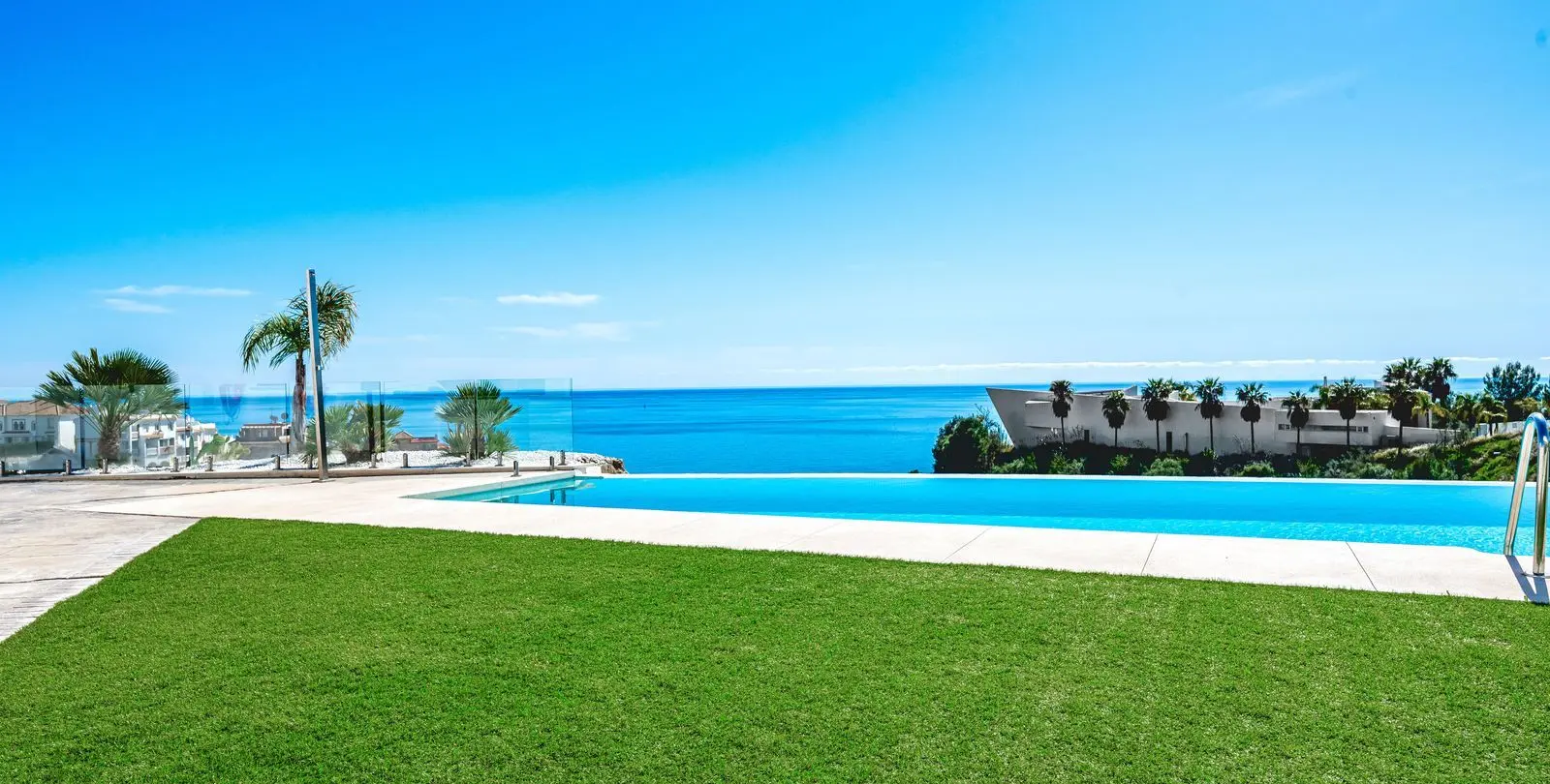 Venta de apartamento en planta media en Benalmadena Costa 48