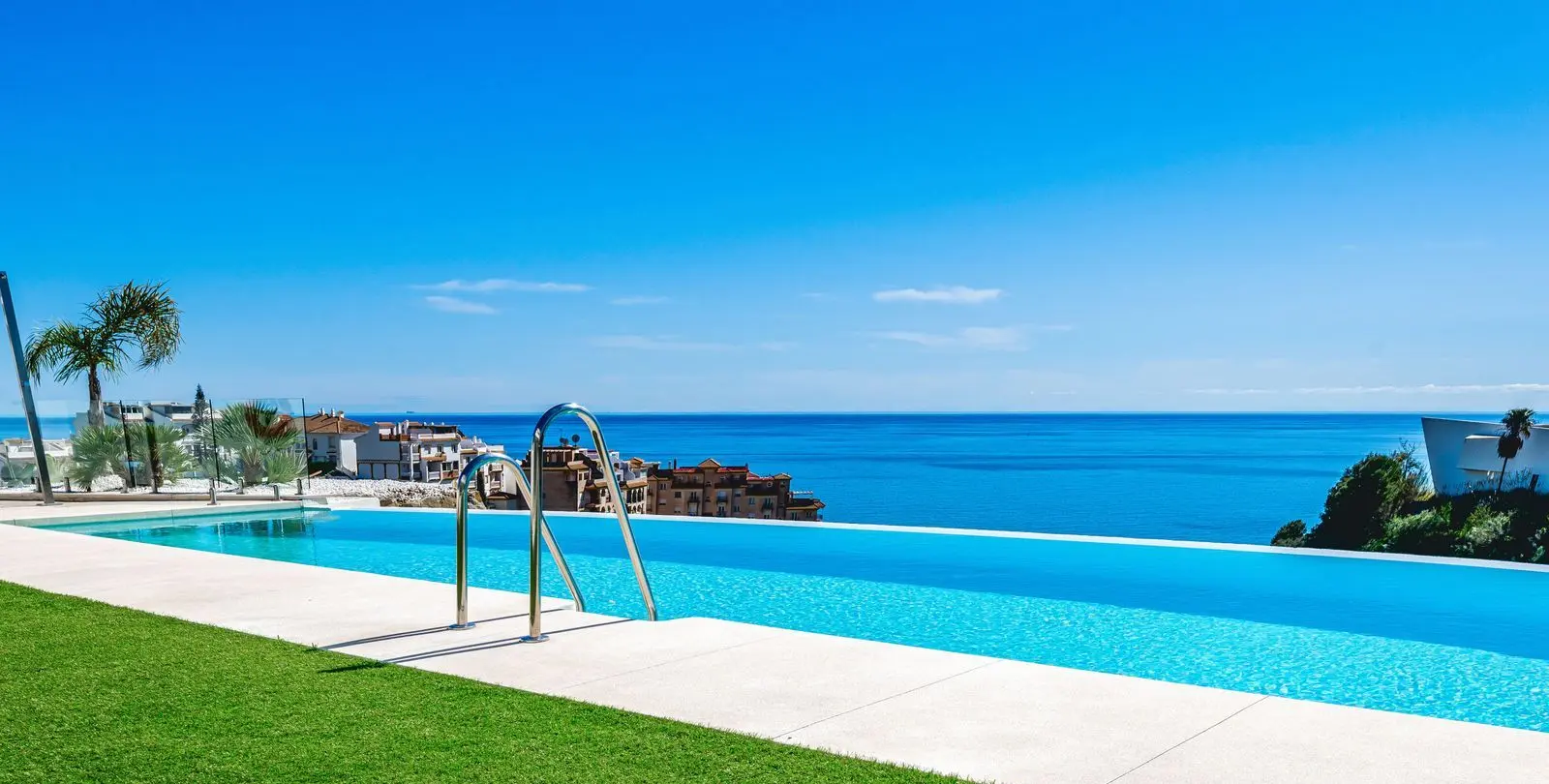 Venta de apartamento en planta media en Benalmadena Costa 50