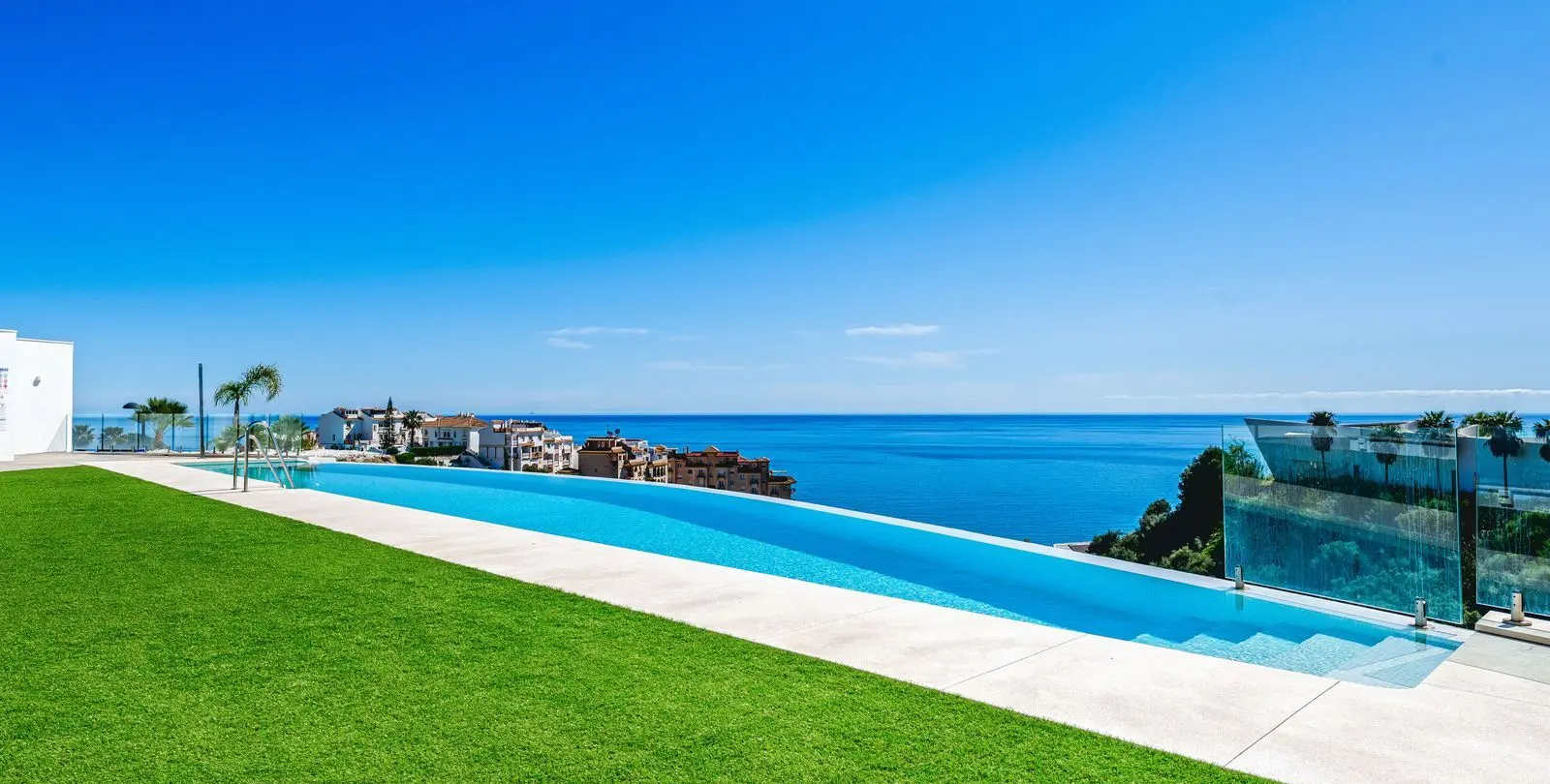 Venta de apartamento en planta media en Benalmadena Costa 52