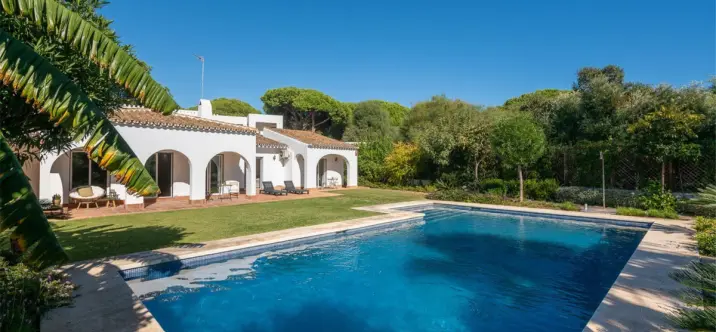 Venta de villa independiente en Cabopino 0