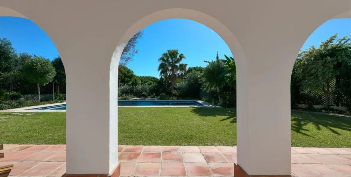 Venta de villa independiente en Cabopino 3