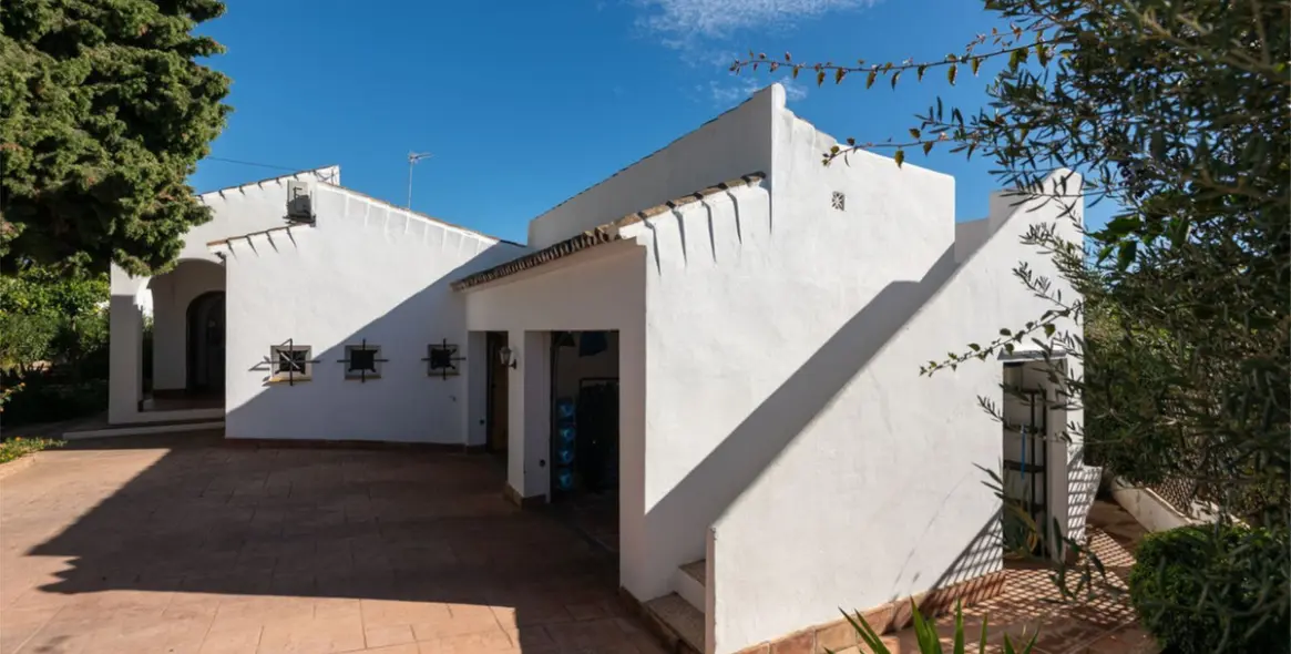 Venta de villa independiente en Cabopino 17