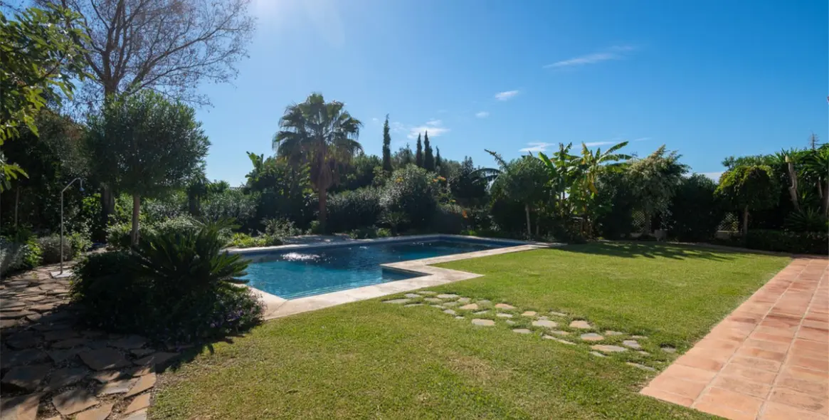 Venta de villa independiente en Cabopino 19