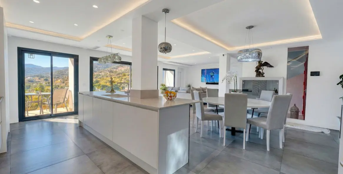 Sale of detached villa in Istán 3