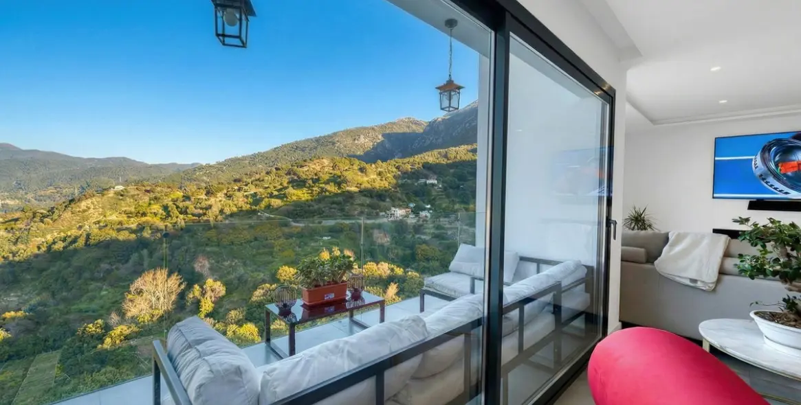 Sale of detached villa in Istán 5