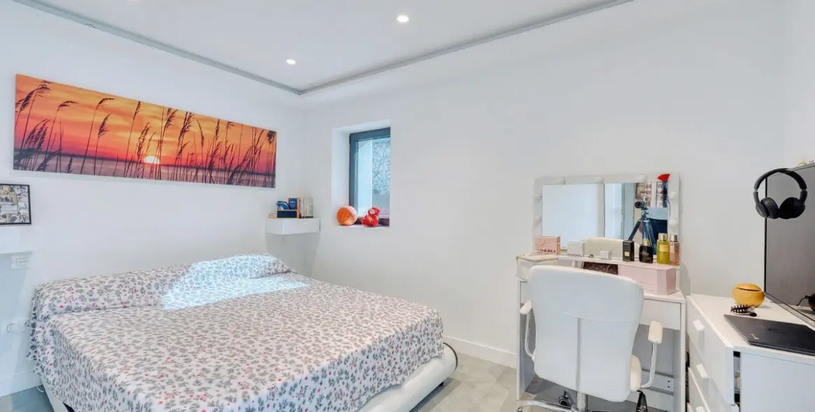 Sale of detached villa in Istán 18