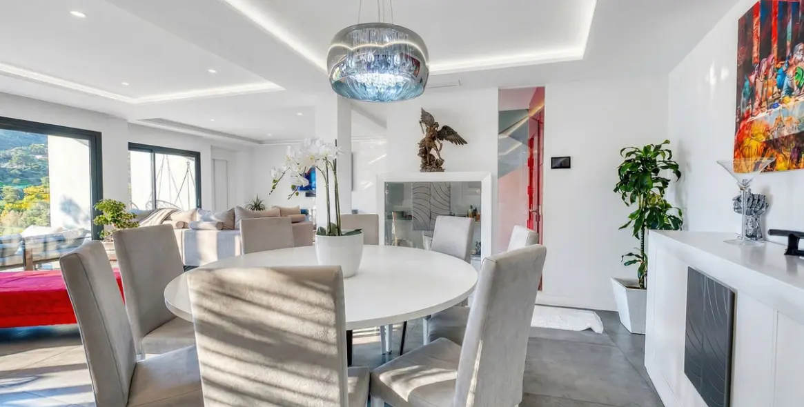 Sale of detached villa in Istán 20