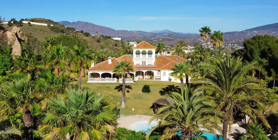 Sale of detached villa in Cerros del Aguila 1