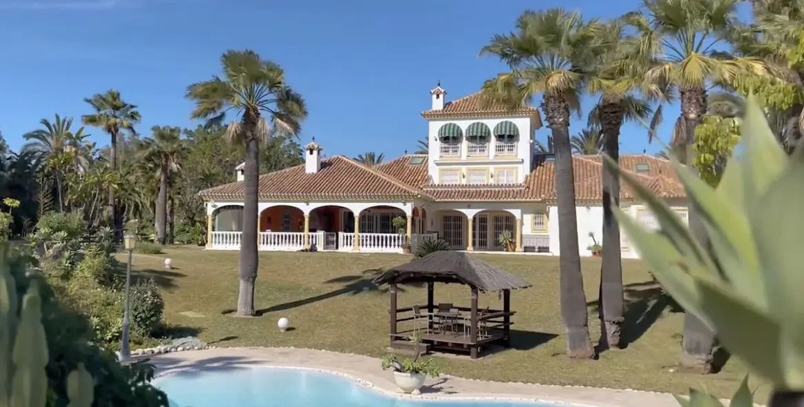 Sale of detached villa in Cerros del Aguila 2