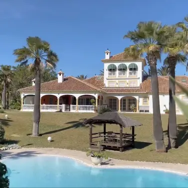 Venta de villa independiente en Cerros del Aguila