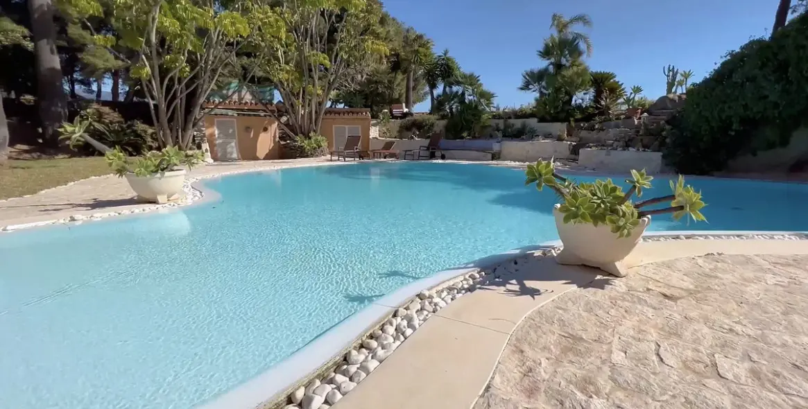 Sale of detached villa in Cerros del Aguila 3